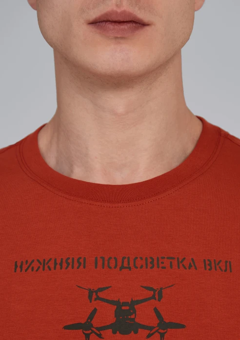 Купить футболка мужская «нижняя подсветка вкл» терракотовая в интернет-магазине ArmRus по выгодной цене. - изображение 7